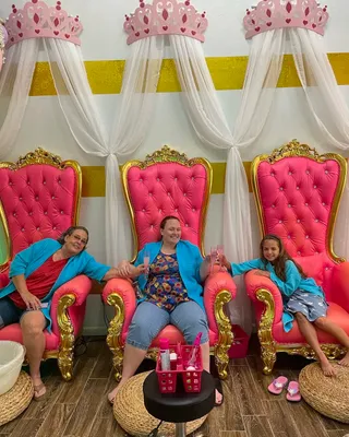 A parent and child enjoying a spa day together as part of the Mommy and Me, Daddy and Me package
